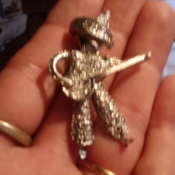 Gorgeous silver colored Brooch Pin banjo player - Picture 7 of 16